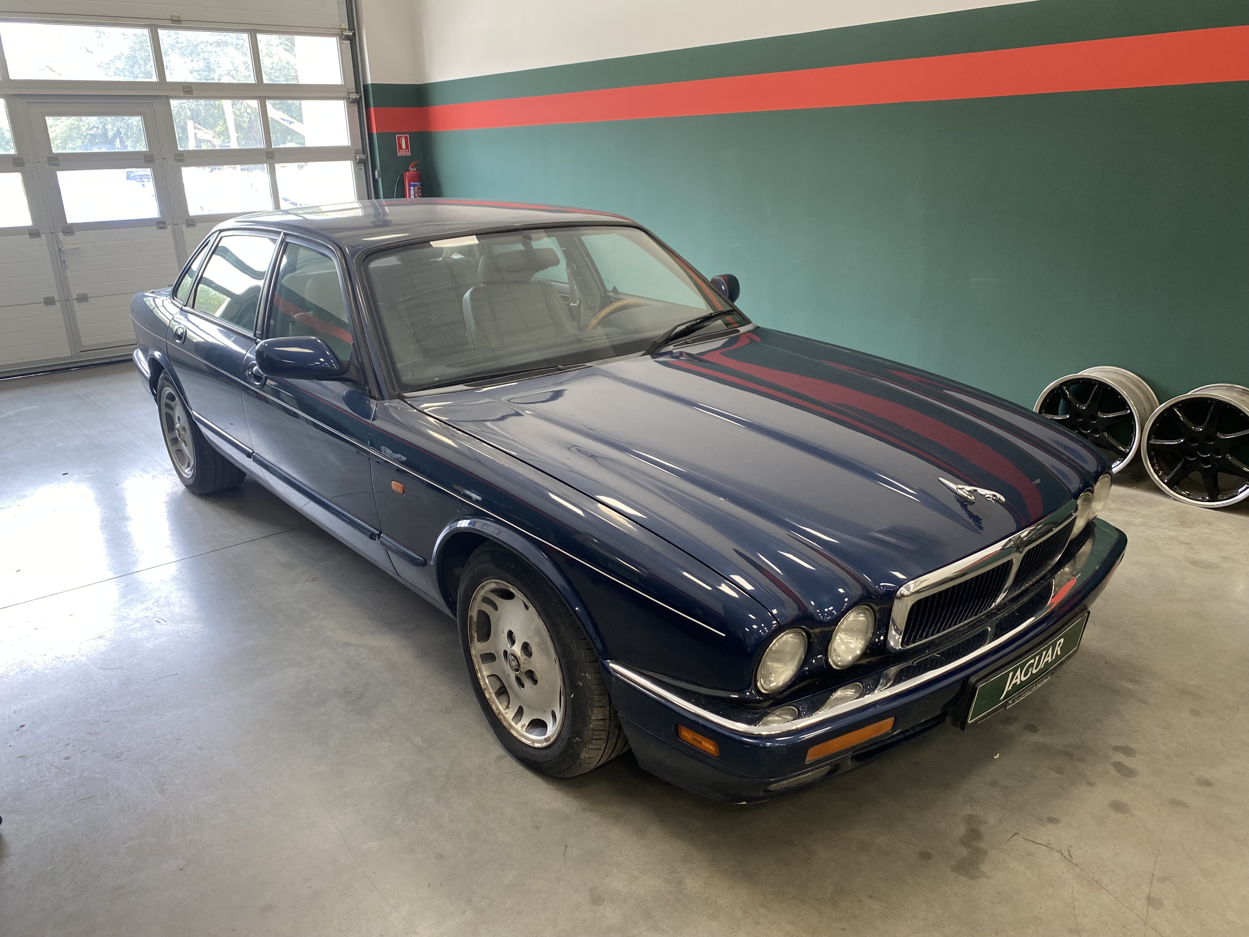 Jaguar X300